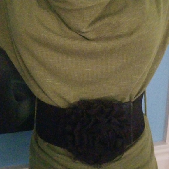 Classy and versatile belted top. Green. Small. - Picture 2 of 4